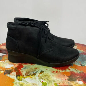 Clarks Cloudsteppers Ankle Boots Womens Sz 7.5M Black Lace up Wedge Faux Leather